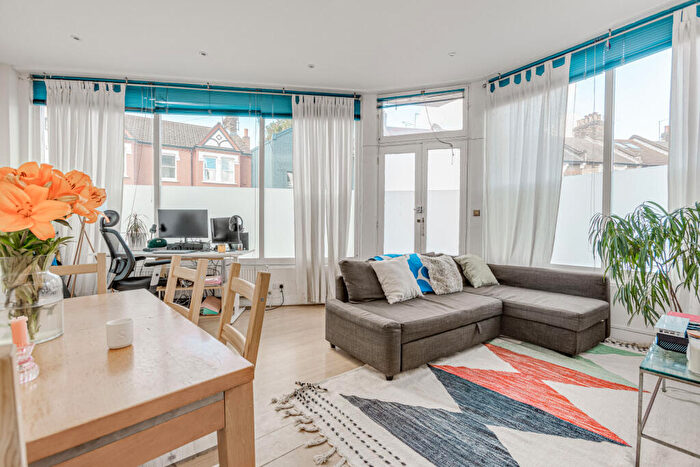 1 Bedroom Flat To Rent In Dorothy Road, Clapham Junction, SW11