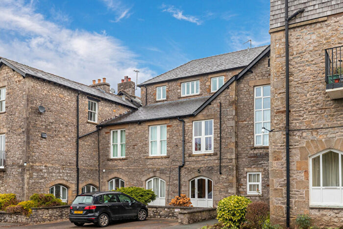 2 Bedroom Flat For Sale In Glebe Court, Kirkby Lonsdale, LA6