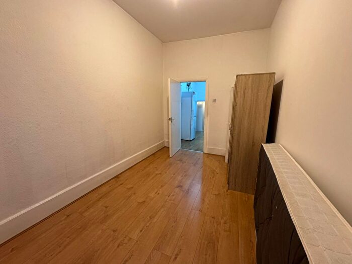 3 Bedroom Flat To Rent In Woodgrange Road, London, E7