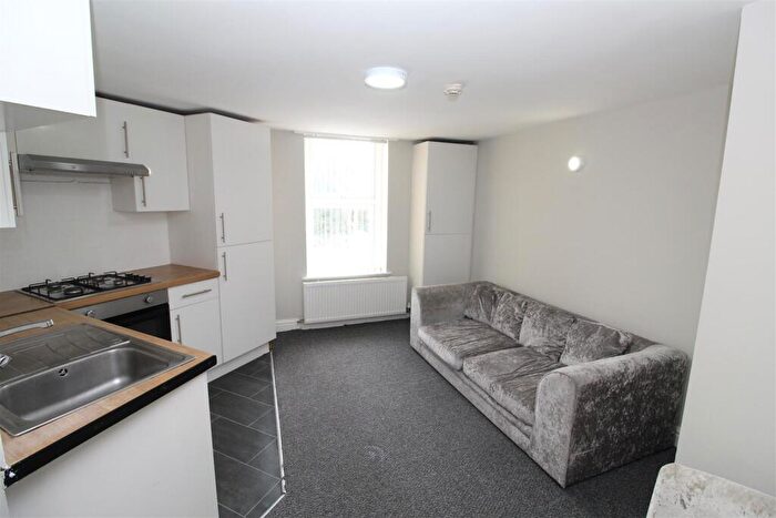 2 Bedroom Flat To Rent In Pen-Y-Wain Road, Cathays, Cardiff, CF24