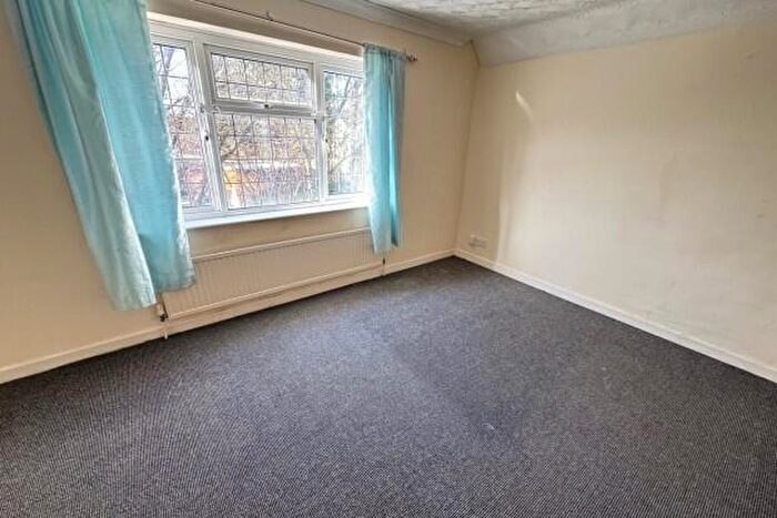 8 Bedroom Terraced House To Rent In Ball Road Cardiff, CF3