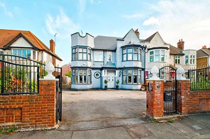 5 Bedroom Property For Sale In Aldersbrook Road, Aldersbrook, E12