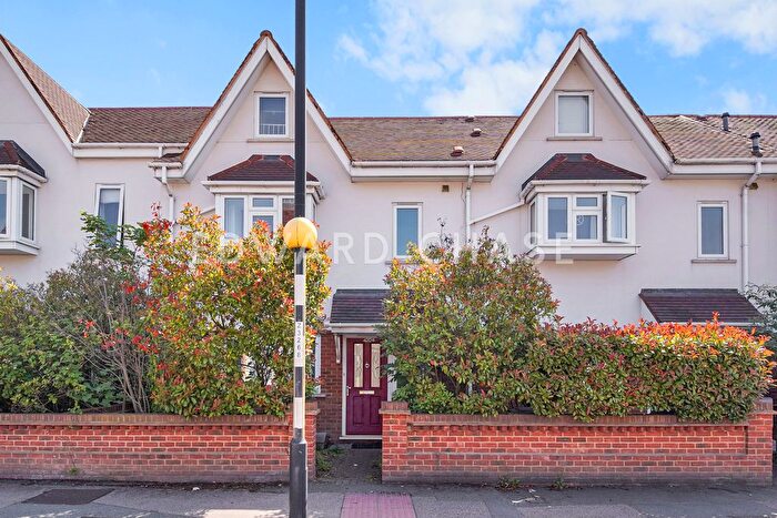 4 Bedroom Terraced House To Rent In Brentwood Road, Gidea Park, RM2
