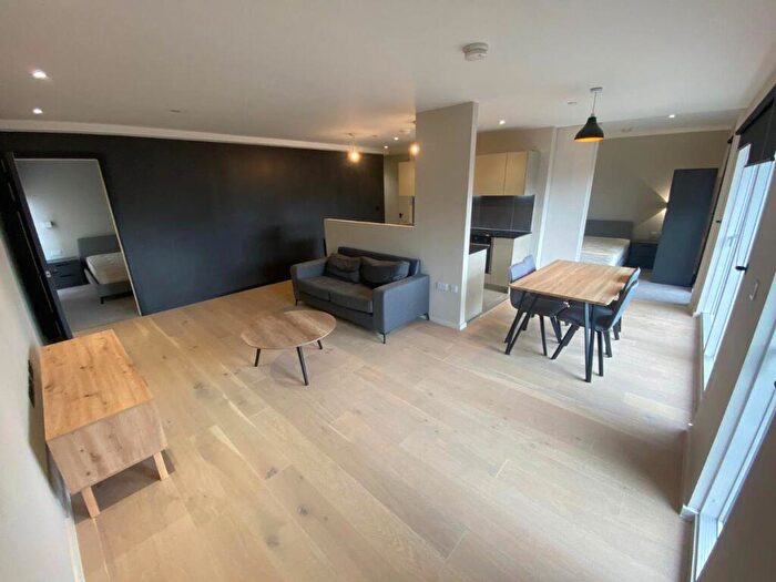 2 Bedroom Apartment To Rent In City Gardens, M15
