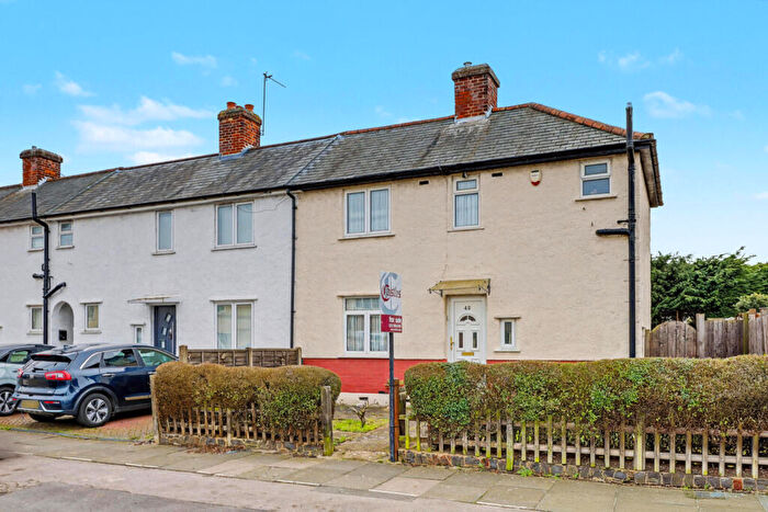 2 Bedroom House For Sale In Central Avenue, Enfield, EN1