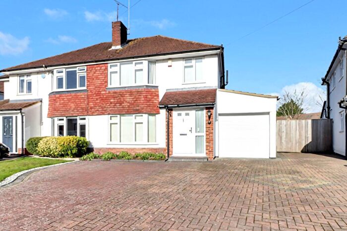 3 Bedroom Semi-Detached House For Sale In Repton Road, Earley, RG6