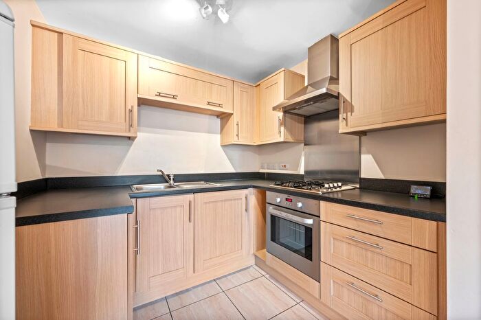 1 Bedroom Flat To Rent In Hidden Close, West Molesey, Surrey, KT8