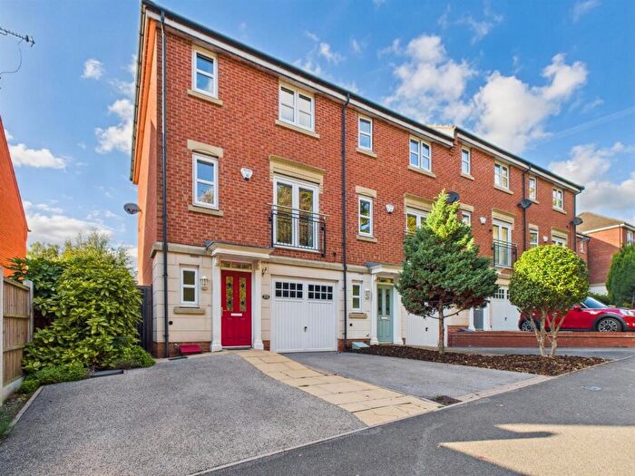 3 Bedroom Town House For Sale In Highfields Park Drive, Derby, DE22
