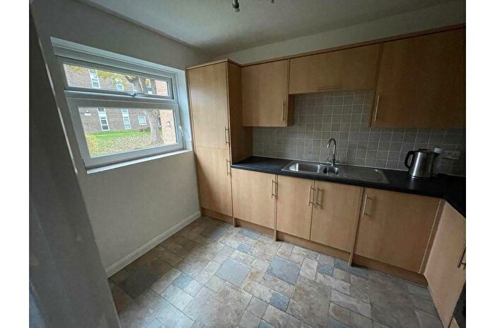 2 Bedroom Flat To Rent In Ambleside Gardens, Sutton, London, SM2