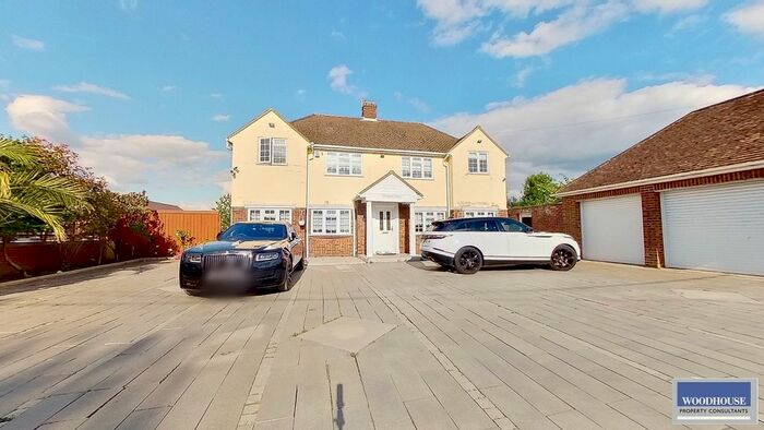 4 Bedroom Detached House To Rent In Burton Lane, Goffs Oak, Waltham Cross, EN7