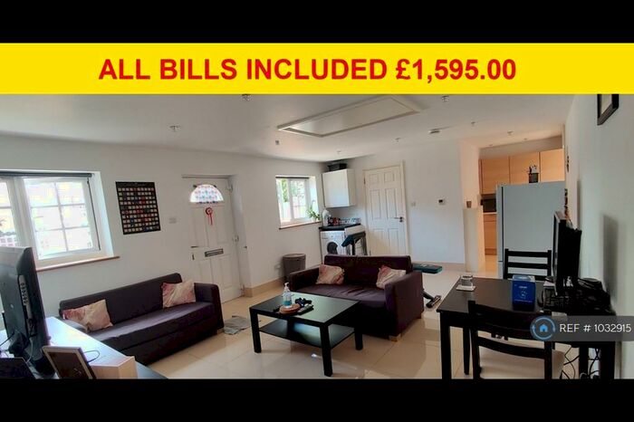 1 Bedroom Bungalow To Rent In Flower Lane, Mill Hill, NW7