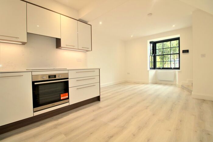 2 Bedroom Maisonette To Rent In St. Albans Road, Potters Bar, EN6