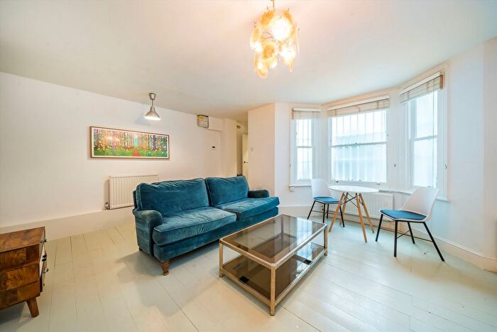2 Bedroom Flat For Sale In Chesterton Road, North Kensington, W10