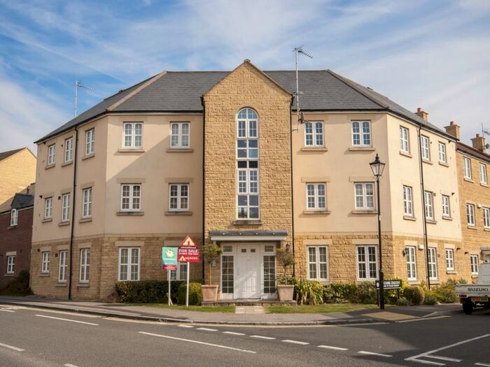 2 Bedroom Apartment To Rent In Woodford Way, Witney, OX28