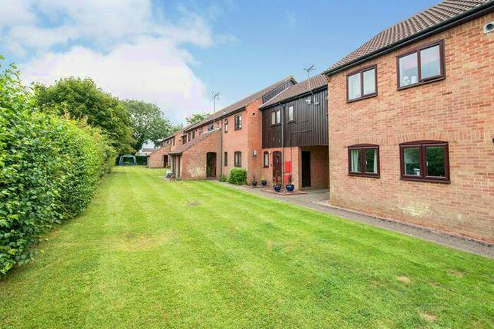 2 Bedroom Flat To Rent In Alpine Court, Basingstoke, Hampshire, RG22