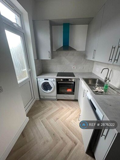 3 Bedroom Flat To Rent In Barking Road, London, E13