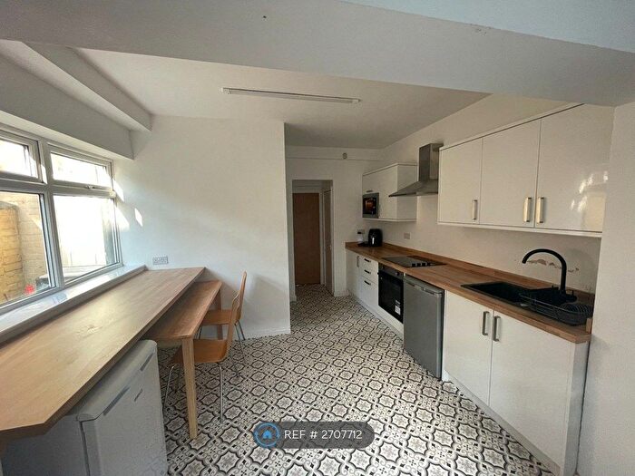 5 Bedroom Terraced House To Rent In Nelson Street, Salford, M7