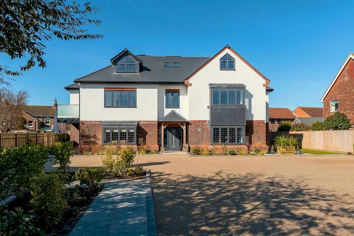 Apartment To Rent In Woodlands Avenue, Rustington, Littlehampton, BN16