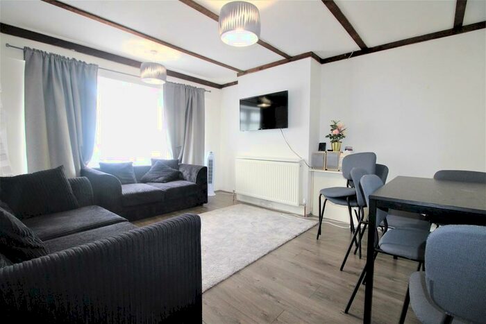 5 Bedroom Semi-Detached House To Rent In Mutton Lane, Potters Bar, EN6