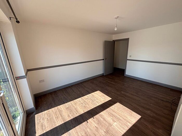 2 Bedroom Apartment To Rent In Roselee Court, CH42