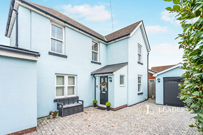 3 Bedroom Detached House To Rent In Selsmore Road, Hayling Island, Hampshire, PO11