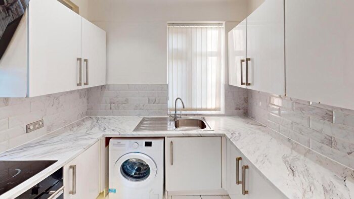 2 Bedroom Flat To Rent In Edge Grove, Liverpool, L7