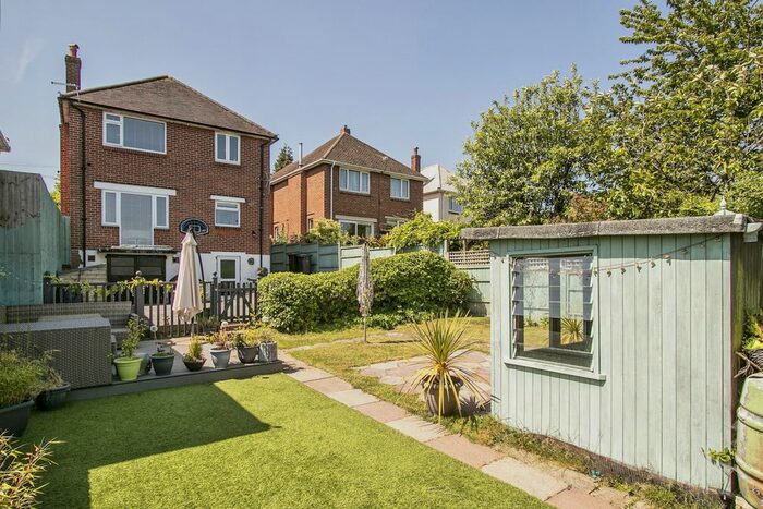 3 Bedroom Detached House For Sale In Wimborne Road, Bournemouth, BH10