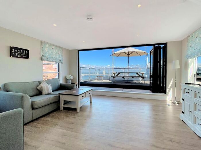 4 Bedroom Terraced House To Rent In Watch House Lane, Cowes, PO31