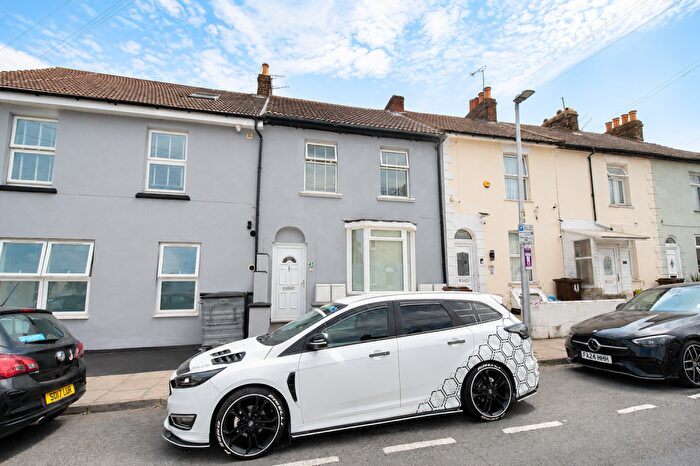 1 Bedroom Apartment To Rent In Gardiner Street, Gillingham, Kent, ME7