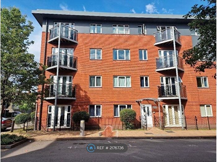2 Bedroom Flat To Rent In Caister Hall, Coventry, CV1