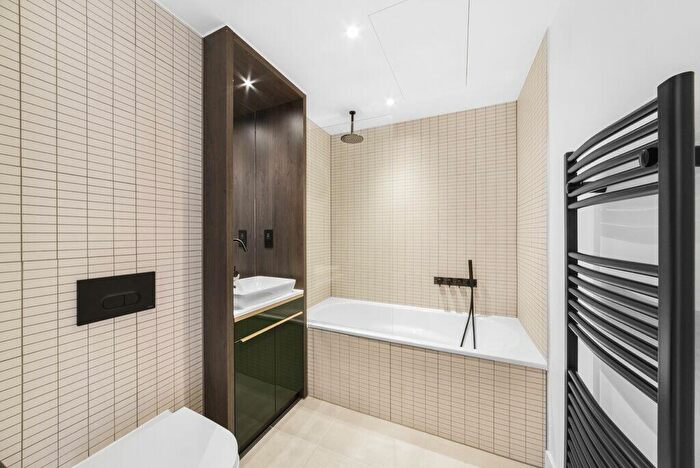 2 Bedroom Apartment For Sale In The City Collection, Makers Building, N1