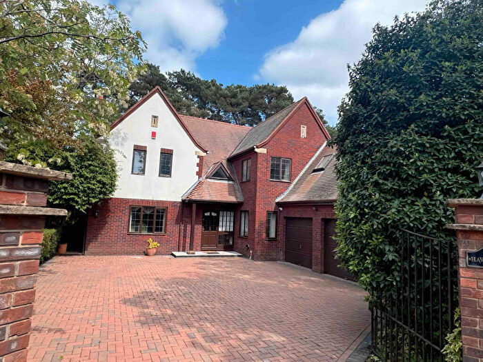 5 Bedroom Detached House For Sale In Castlemews, Ringwood, BH24