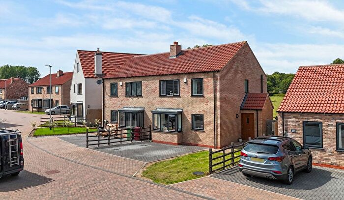 3 Bedroom Semi-Detached House For Sale In Francis Gardens, Scawby, Brigg, DN20