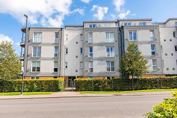 2 Bedroom Flat To Rent In Bloomery House, RH11