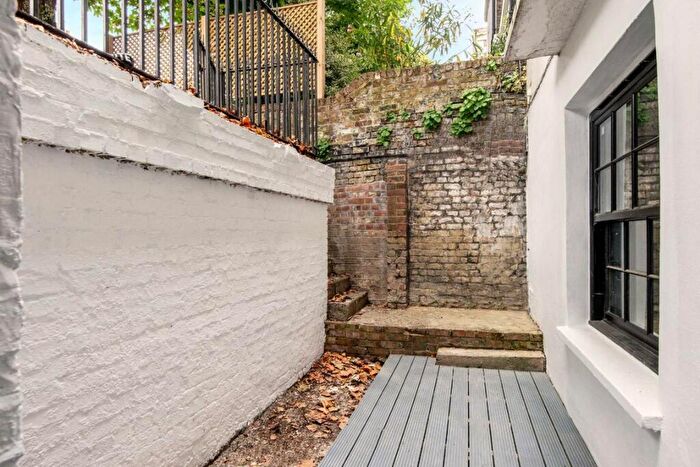 2 Bedroom Flat For Sale In Leighton Road, Kentish Town, NW5