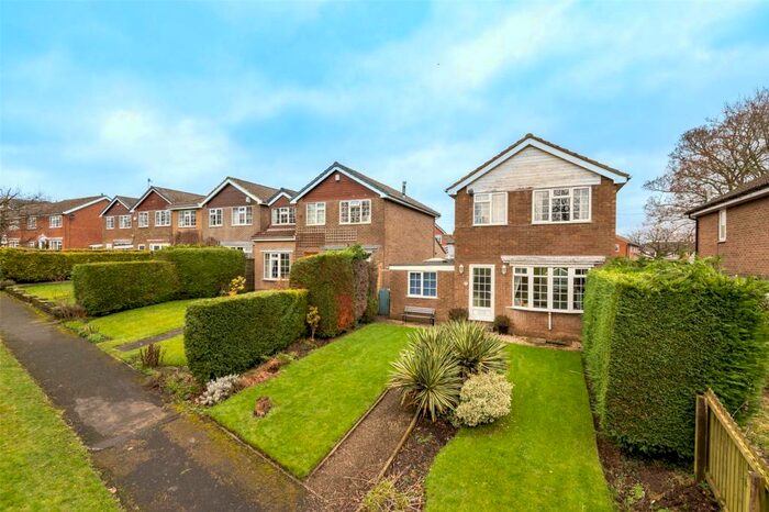 3 Bedroom Detached House For Sale In Throstle Nest Close, Otley, North Yorkshire, LS21