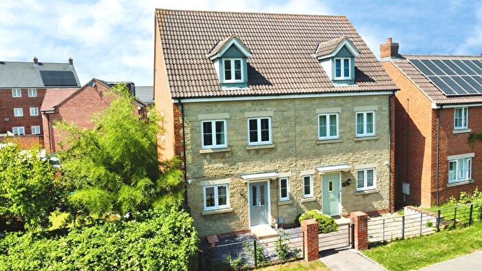 3 Bedroom Semi Detached House For Sale In Casterbridge Road, Swindon, SN25