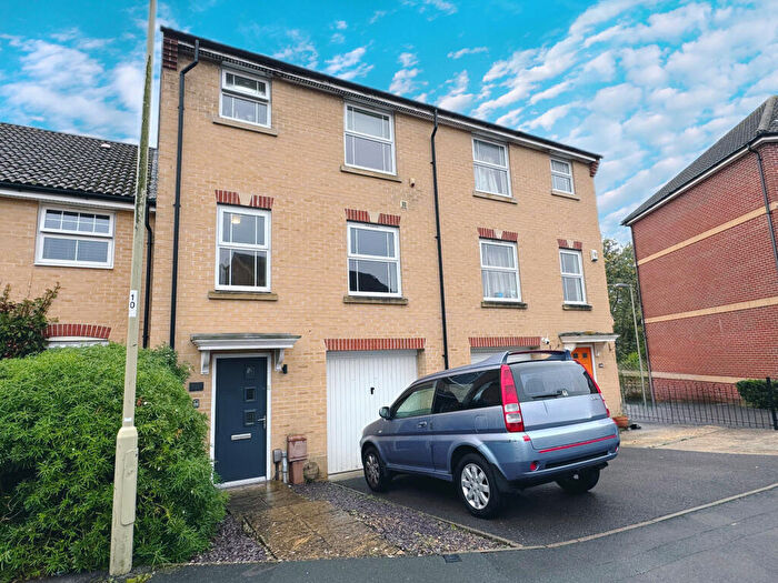 4 Bedroom Town House To Rent In Sunlight Gardens, Fareham, PO15