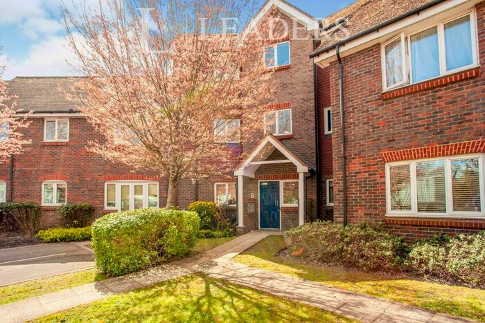 2 Bedroom Flat To Rent In Princess Court, Haywards Heath, RH16