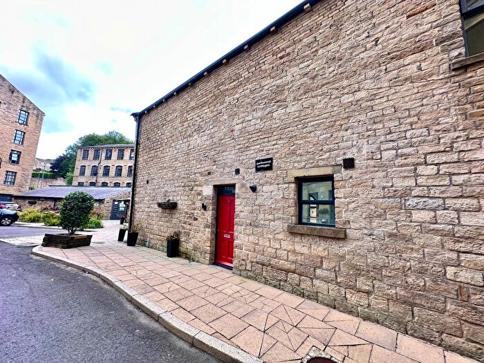 2 Bedroom Mews To Rent In Grove Street, Longwood, Huddersfield, HD3