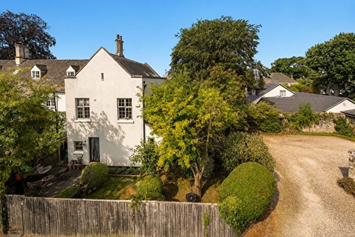 4 Bedroom Semi-Detached House For Sale In Cricklade Road, Highworth, SN6