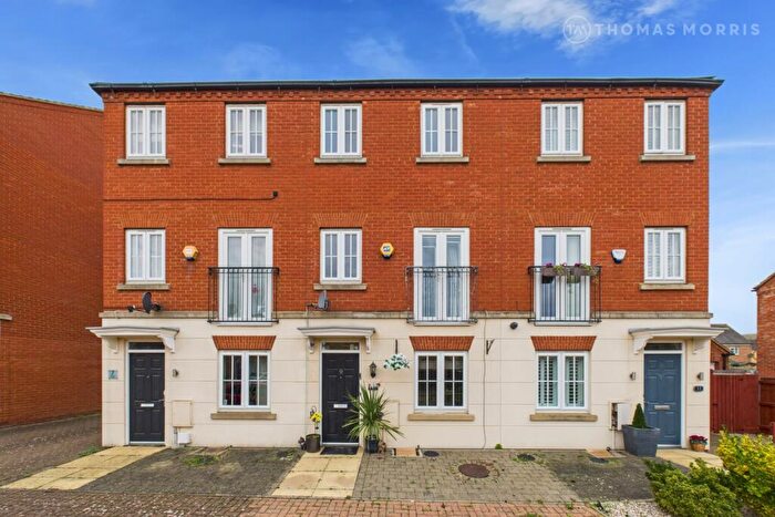 3 Bedroom Terraced House For Sale In Plovers Field, Sandy, Bedfordshire, SG19