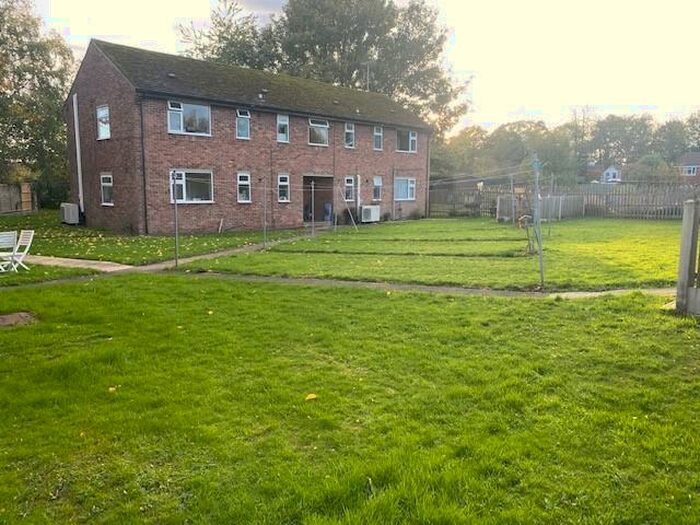 1 Bedroom Flat To Rent In Hawthorn Close, DE6