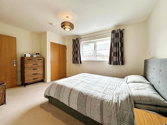 2 Bedroom Apartment For Sale In Trent Place, Warwick, CV34