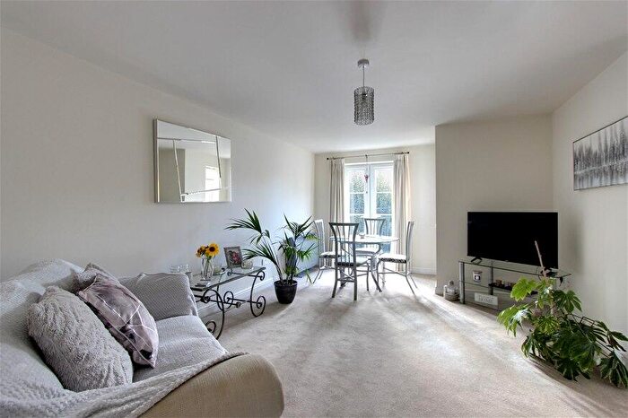 2 Bedroom Flat To Rent In Clarence Close, New Barnet, EN4