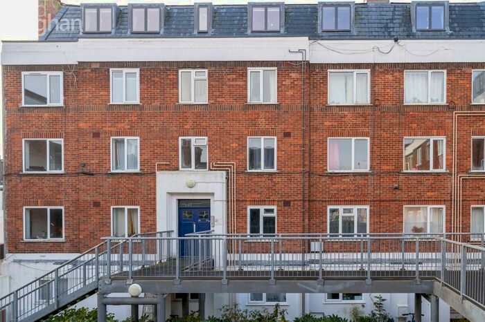 3 Bedroom Flat To Rent In Park Crescent Place, Brighton, BN2