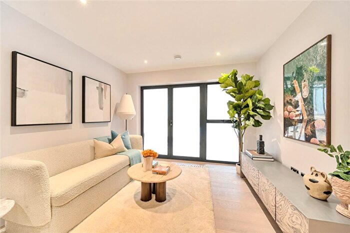 2 Bedroom Apartment For Sale In Stamford Road, London, N1