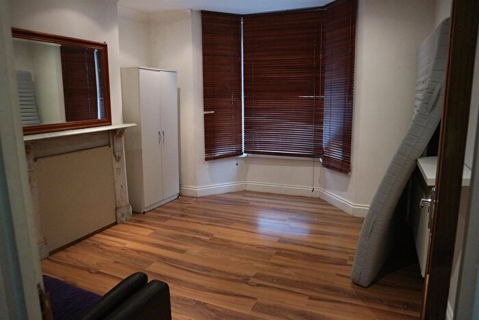 2 Bedroom Flat To Rent In Manor Road, Leyton, E10