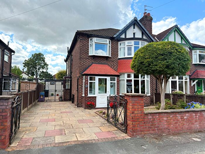 3 Bedroom Semi-Detached House For Sale In Amberley Road, Sale, M33