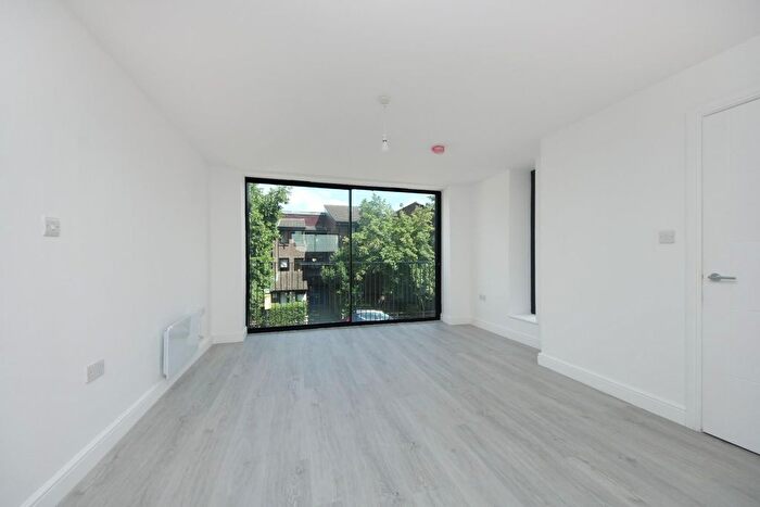 2 Bedroom Flat To Rent In Spencer Road, W3